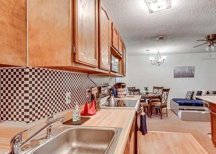 Hébergement de vacances W/ Private Yard + Screened Porch! Harrisburg
