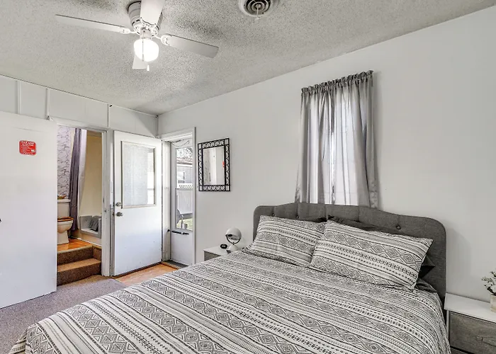 W/ Private Yard + Screened Porch! Hébergement de vacances *