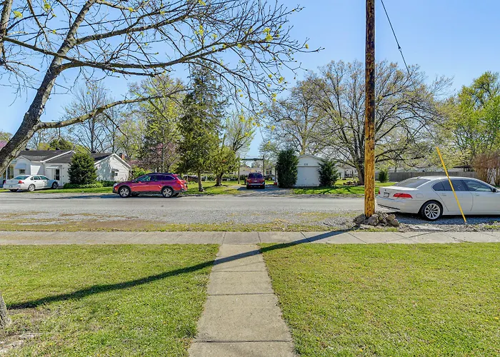 W/ Private Yard + Screened Porch! Harrisburg