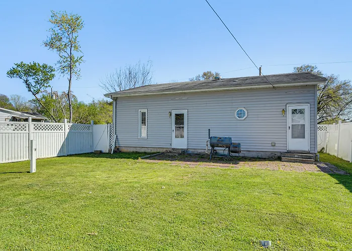 Hébergement de vacances W/ Private Yard + Screened Porch!