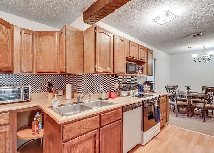 W/ Private Yard + Screened Porch! *