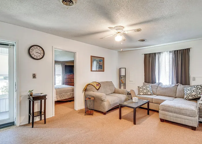 W/ Private Yard + Screened Porch! Harrisburg